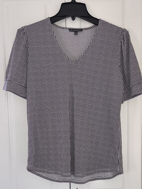 Adrianna Papell Black and White Micro-Check V-Neck Short Sleeve Top